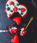 Τούρτα Red Velvet σε σχήμα καρδιάς 5 Ατόμων - Image 2