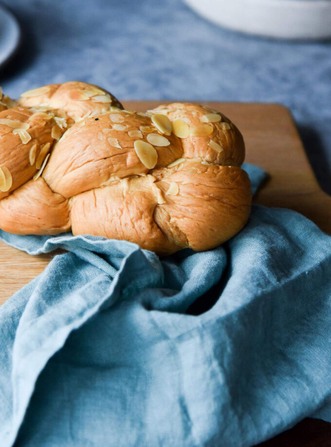 Vegan Tsoureki