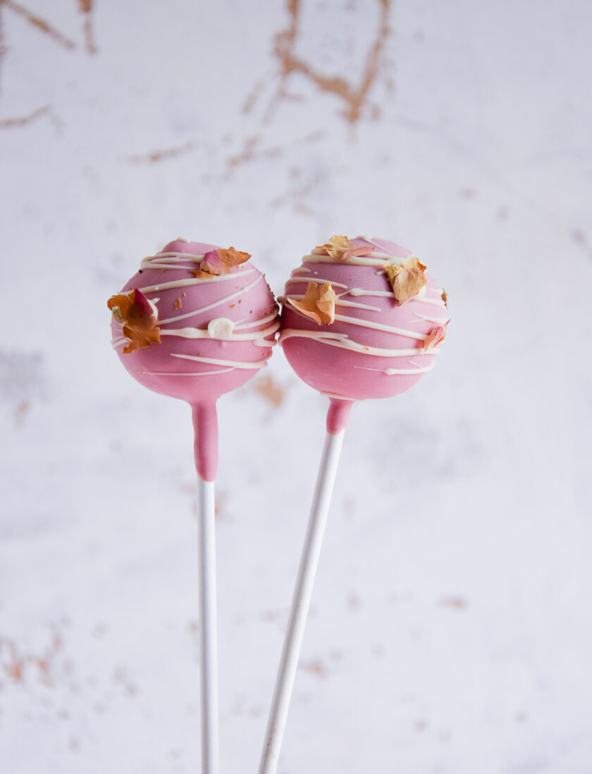 2 Cake Pops Women's Day