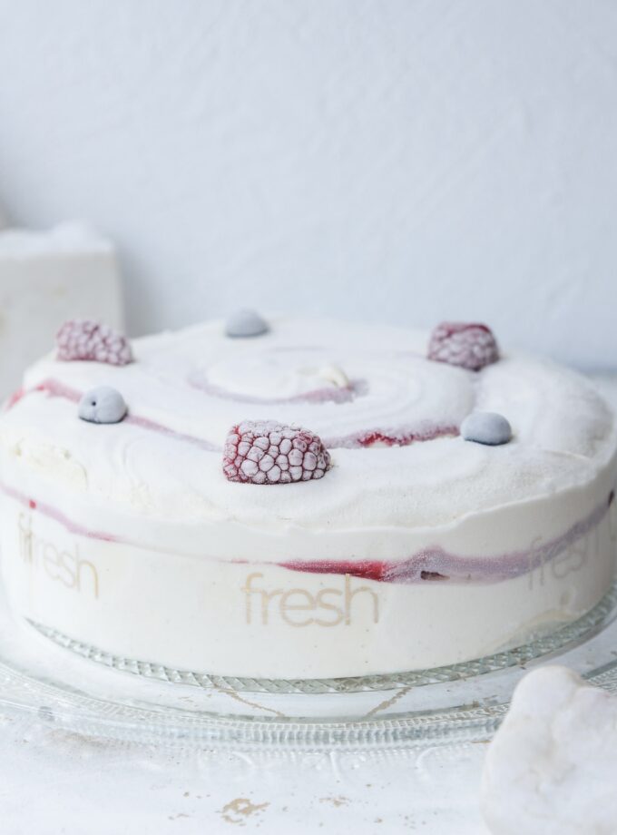 Vegan Τούρτα Παγωτό Red Fruit Pavlova