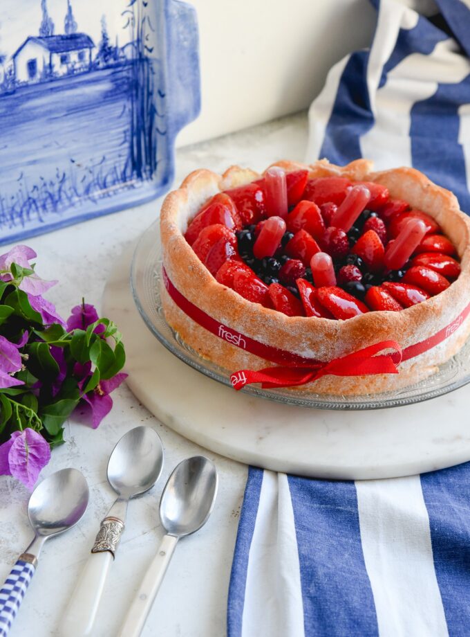 Τούρτα Μους Σοκολάτας με Φράουλες & Blueberries