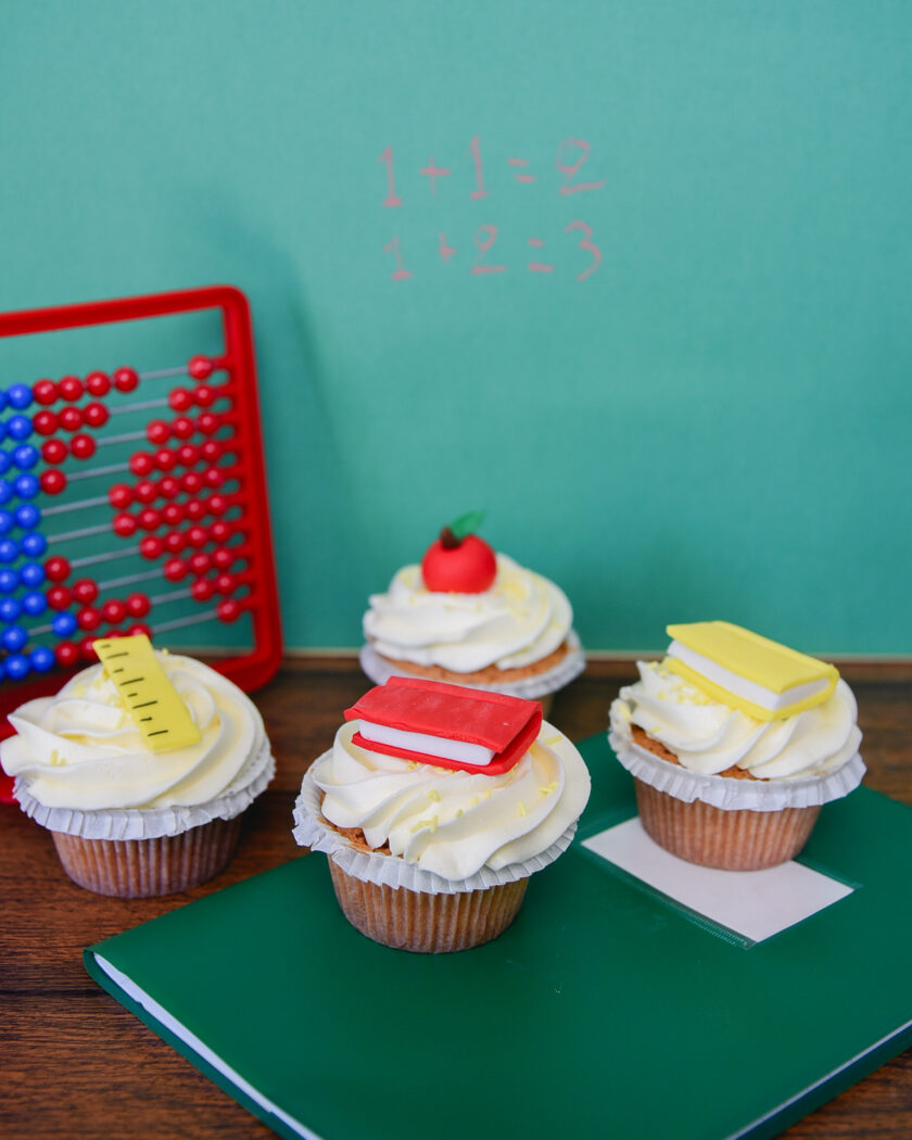 4 Cupcakes Back to School - Image 2
