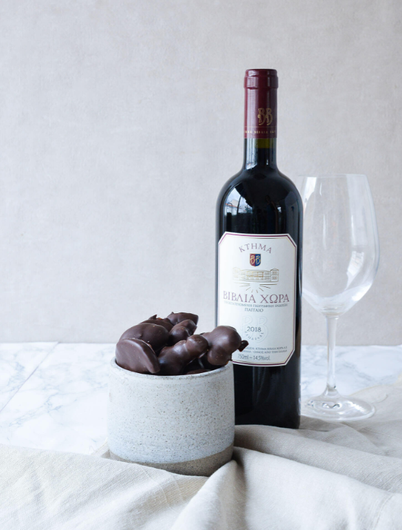 Βιβλία Χώρα Κόκκινο & Χειροποίητα Bitter Σοκολατάκια(250g)