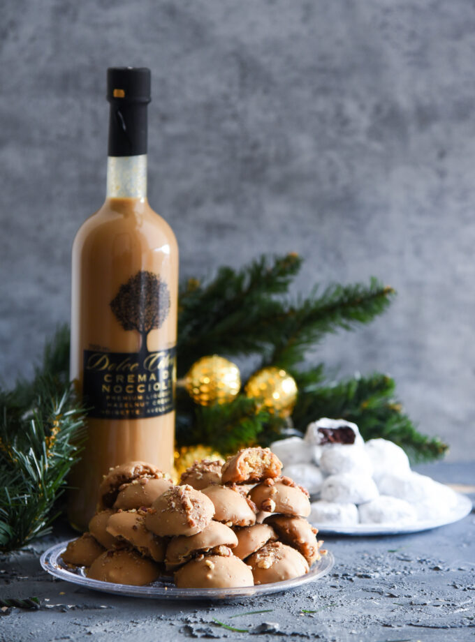 Dolce Cilento Crema di Nocciole Liqueur & Μελομακάρονα