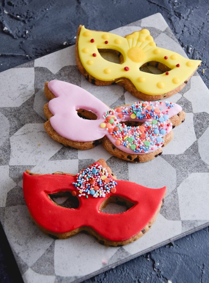 2 Carnival Mask Cookies
