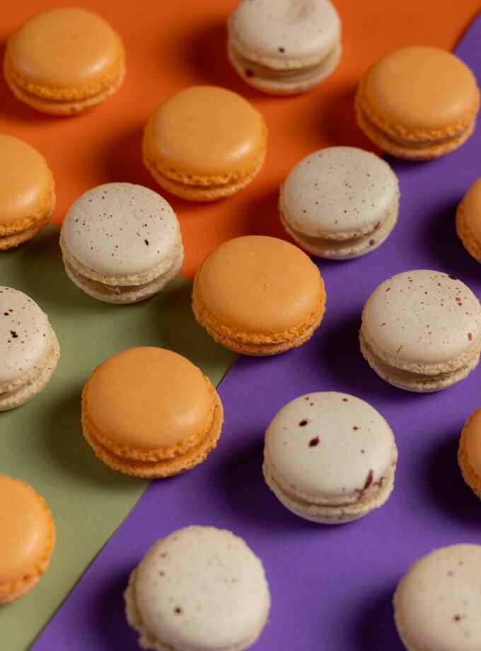 20 Halloween Macarons Lotus + Halloween Macarons Pumpkin Spice Latte